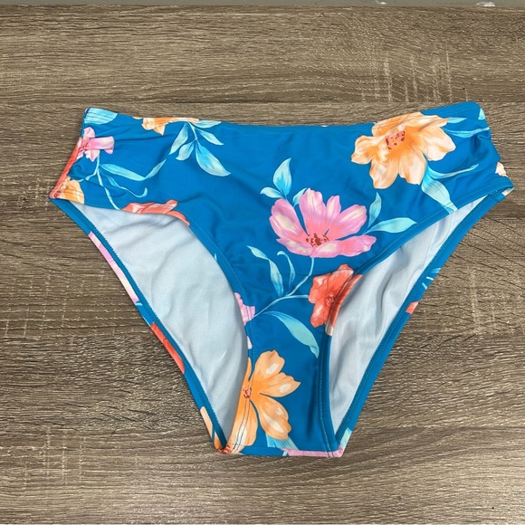 Cupshe Bikini - Picture 2 of 8